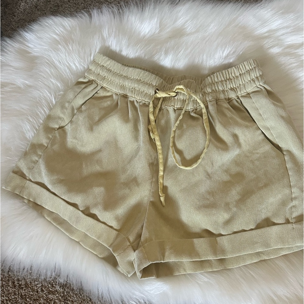 KanCan corridor shorts